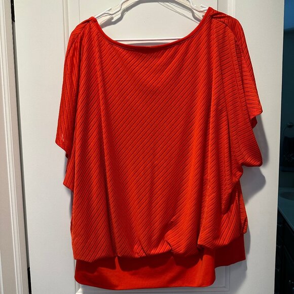Women's Blouse - Picture 2 of 3